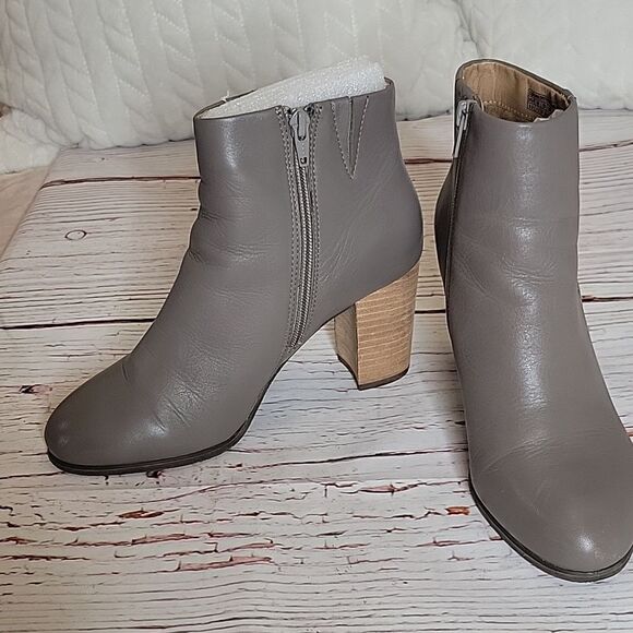 Vionic Taupe Leather Ankle Boots Size 6.5 - Picture 5 of 9